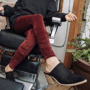 Una Pluma Leggings in Burnt Olive